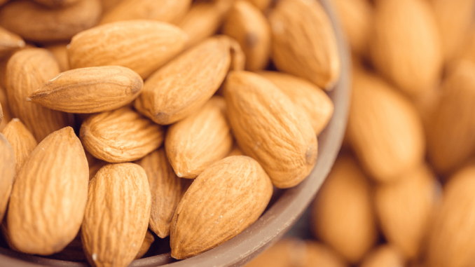 A image of almonds